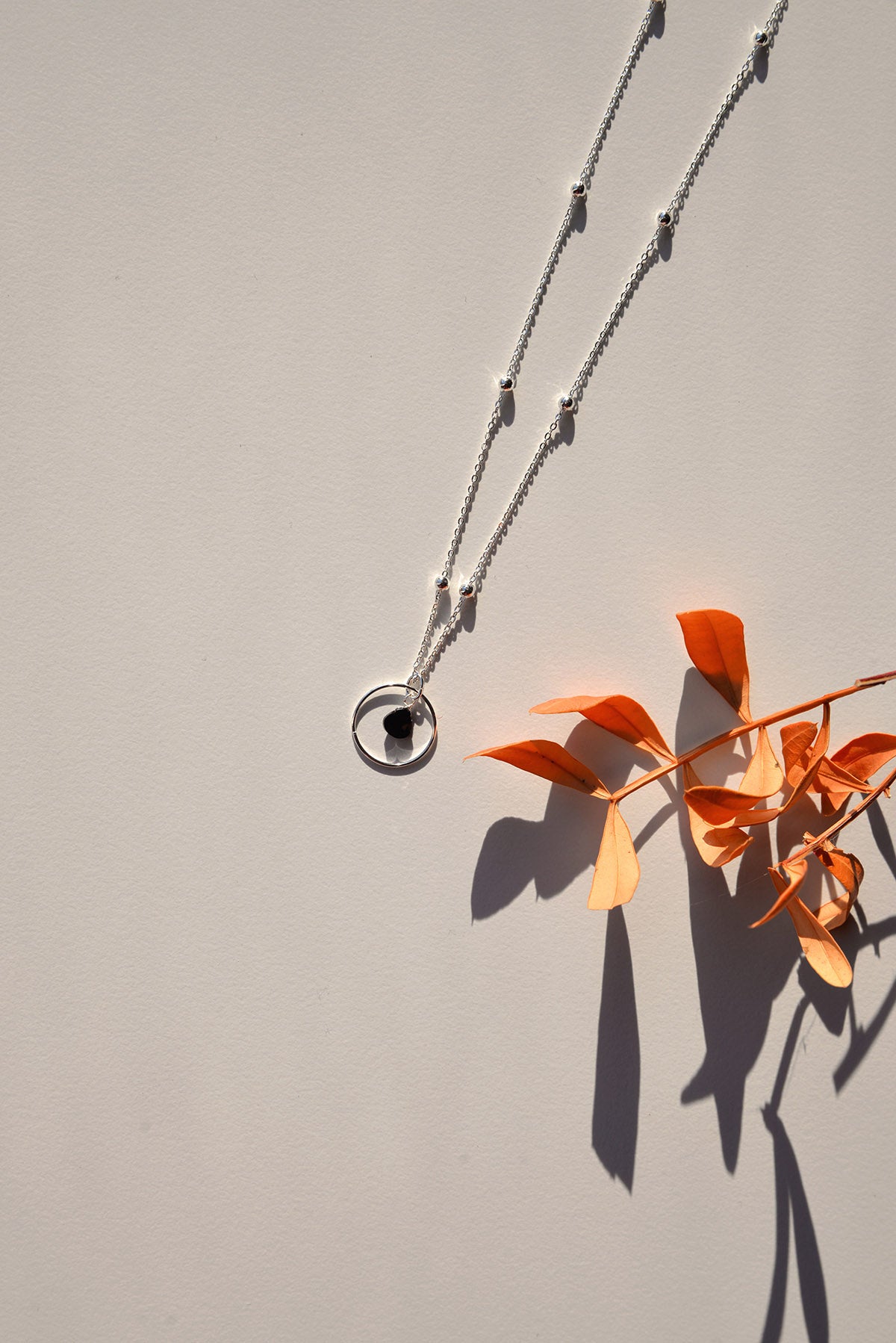 sieraden ketting zwart zilver rond - cadeau van Kado in Huis