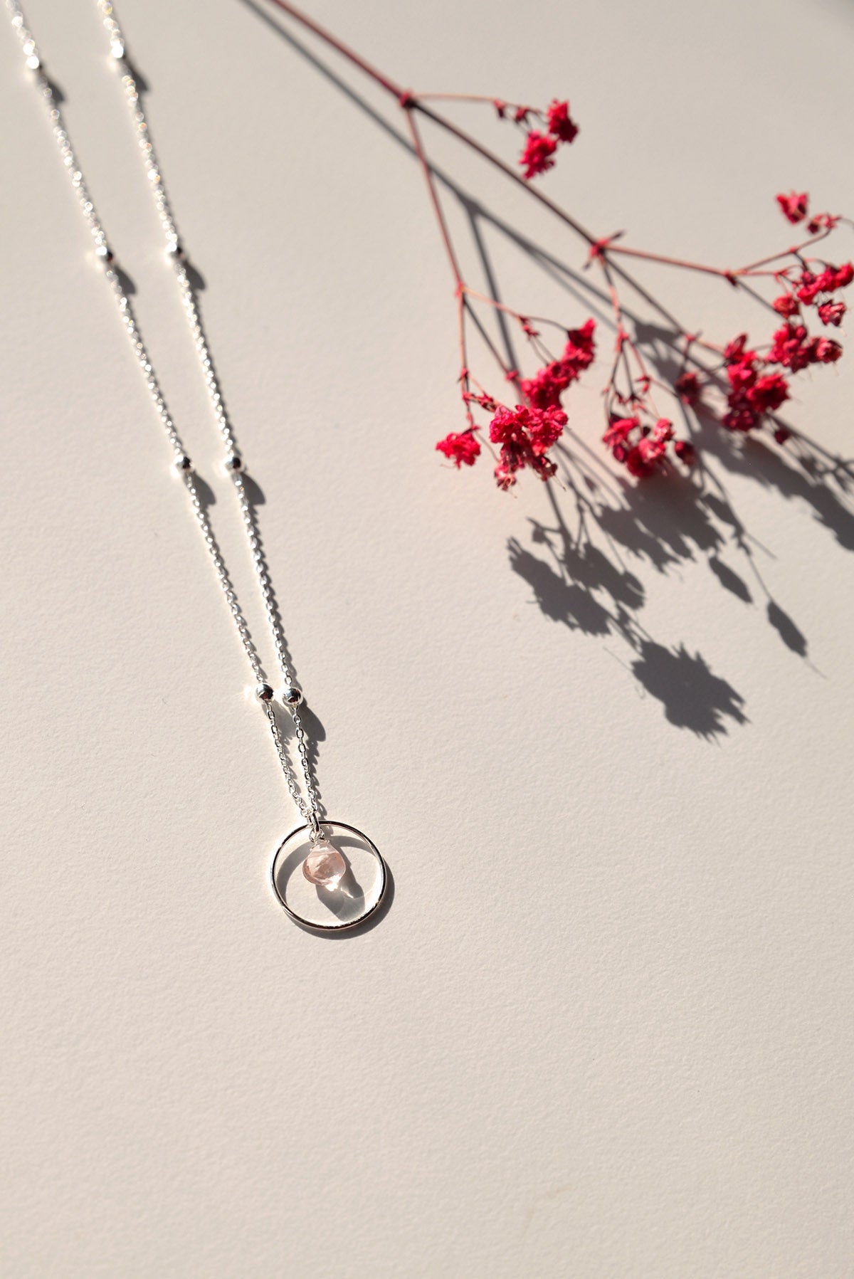 sieraden zilveren roze ketting rond - cadeau van Kado in Huis