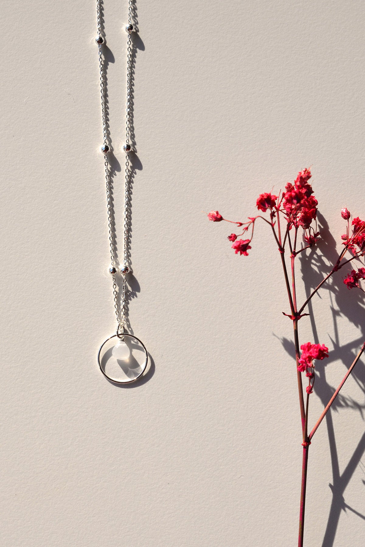 sieraden zilveren ketting creme rond - cadeau van Kado in Huis