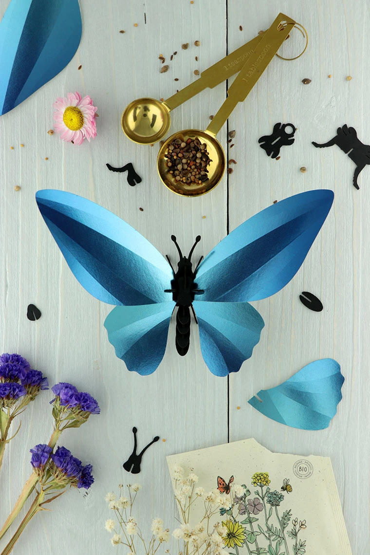 Papieren vlinder blauw - cadeau van Kado in Huis