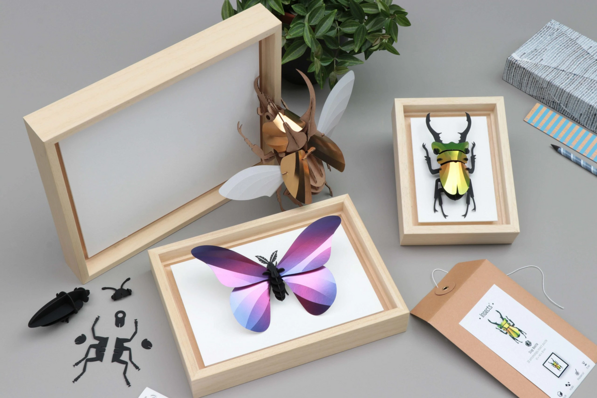 Assembli houten lijst naturel met vlinder paars