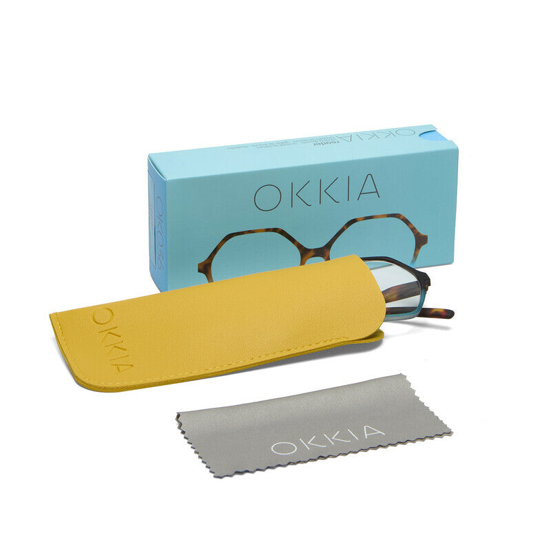 Okkia Venezia Havana Blue leesbril met de originele verpakking, beschermhoes en het brillendoekje.
