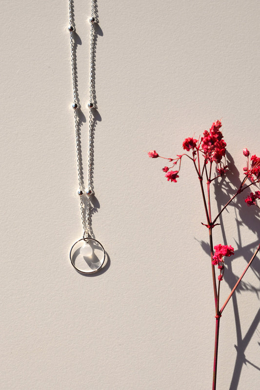 sieraden zilveren ketting creme rond - cadeau van Kado in Huis
